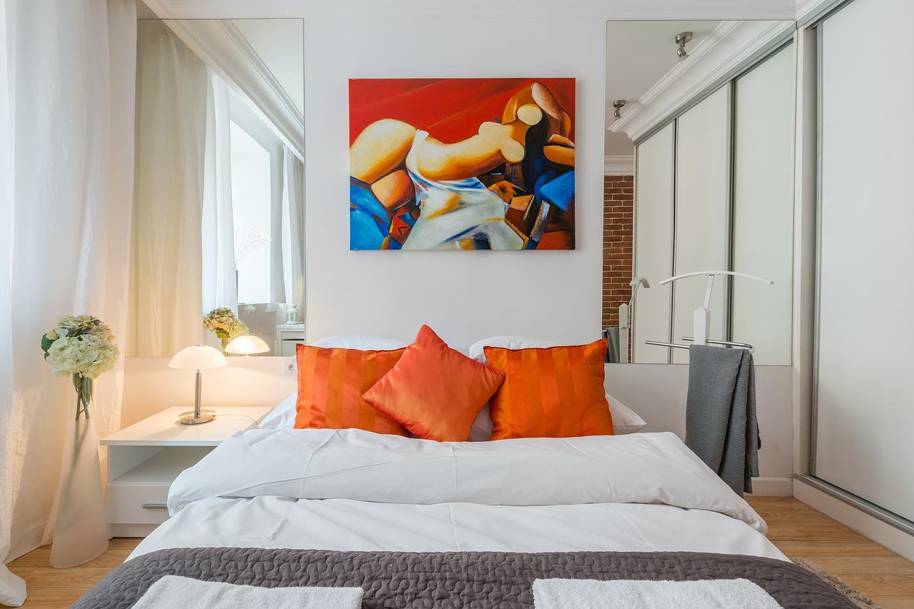 P&O Serviced Apartments Swietojanska Warschau Exterior foto