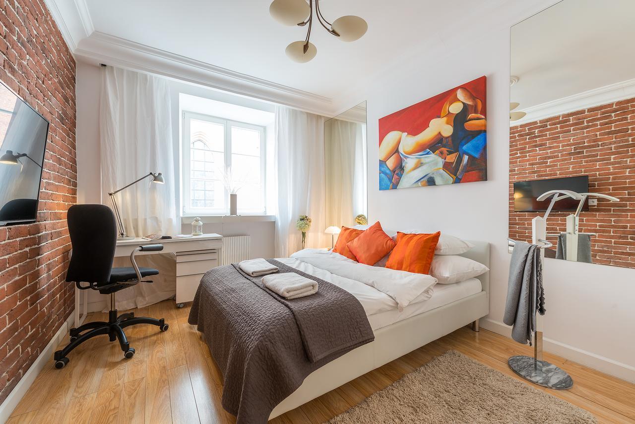 P&O Serviced Apartments Swietojanska Warschau Exterior foto